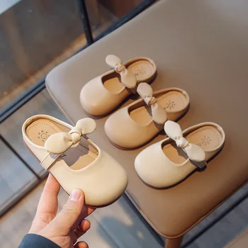 Congme Модная детская обувь Корейские тапочки на плоской подошве для маленьких девочек Кожаные сандалии для защиты ног Мягкая Верхняя одежда Тапочки